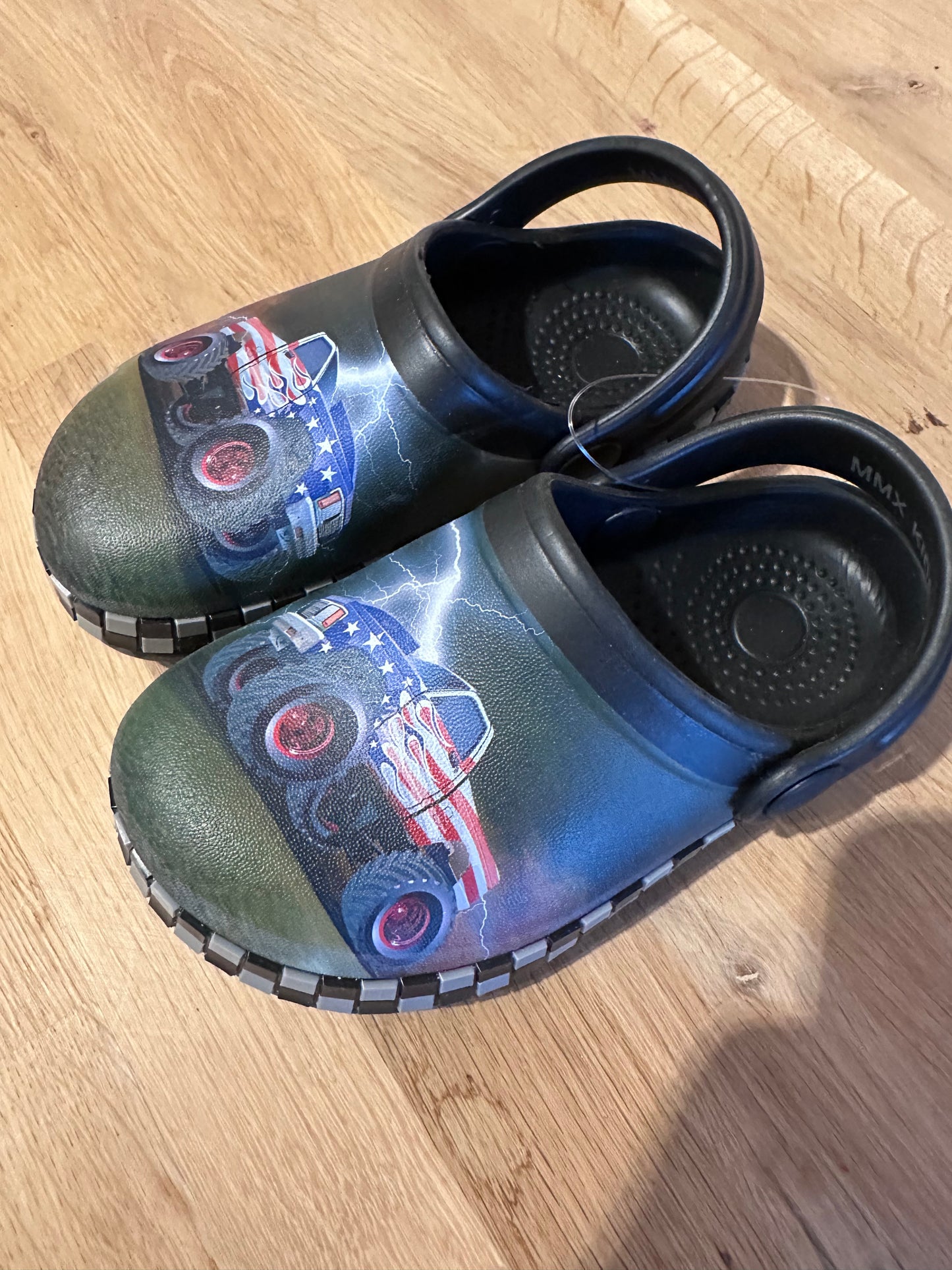 Træsko i plast - Monster Truck