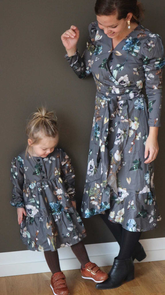 Kjole Gråblomst Mor Menza