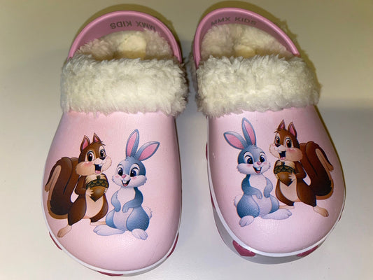 Træsko i plast - Lyserød med Egern & kanin med for