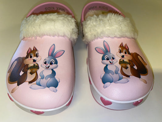 Træsko i plast - Lyserød med Egern & kanin med for