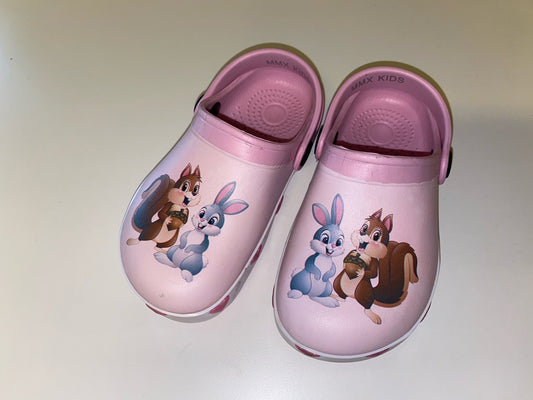 Træsko i plast - Lyserød med Egern & kanin