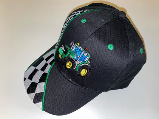 Kasket med grøn traktor