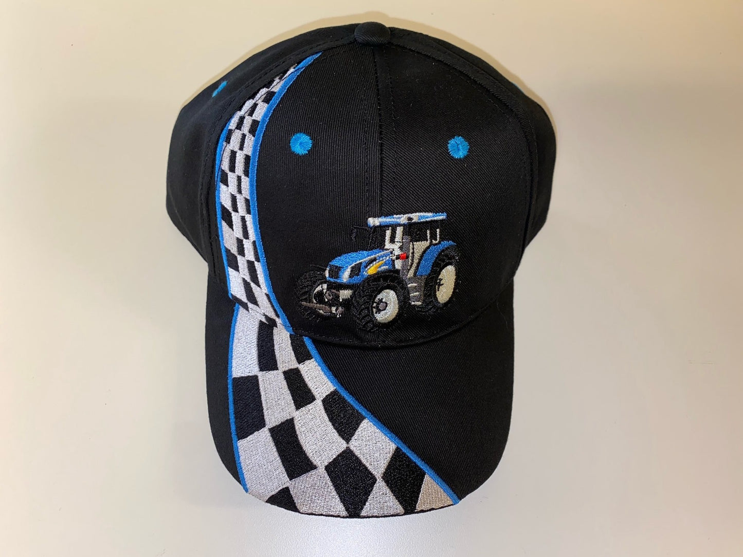 Kasket med blå traktor