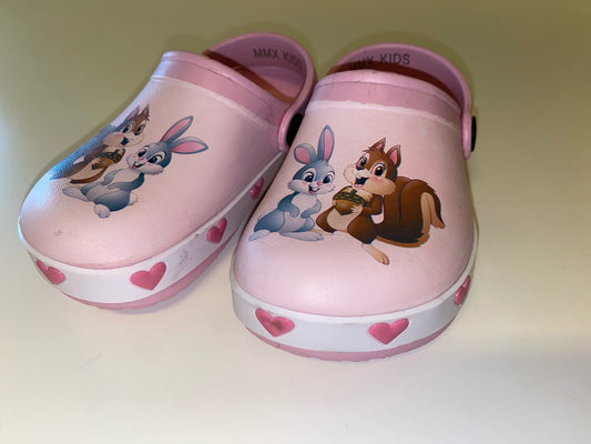 Træsko i plast - Lyserød med Egern & kanin