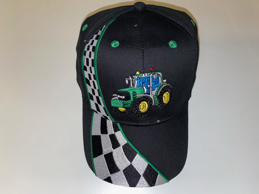 Kasket med grøn traktor