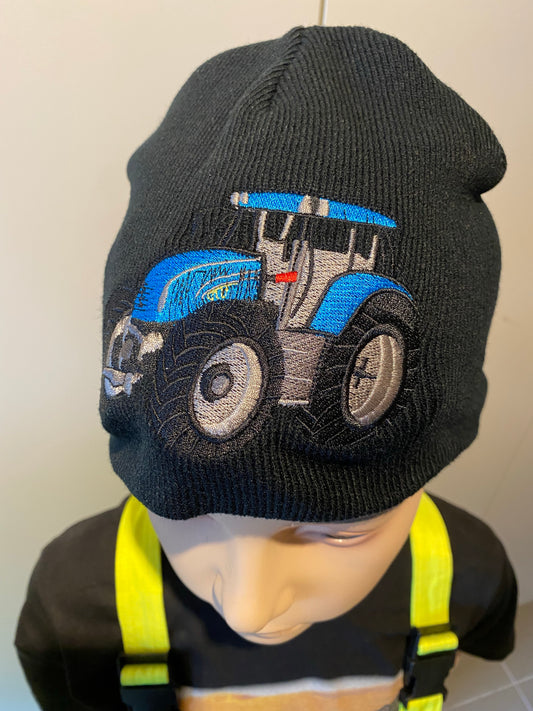 Hue med blå traktor